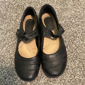 Black leather women shoes